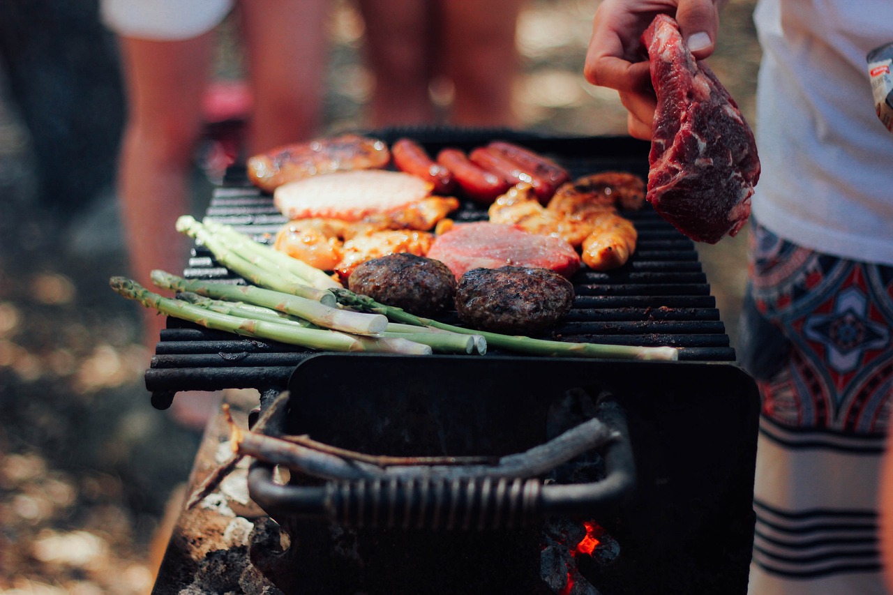 Grill & Chill: Tips for Hosting the Ultimate BBQ Bash