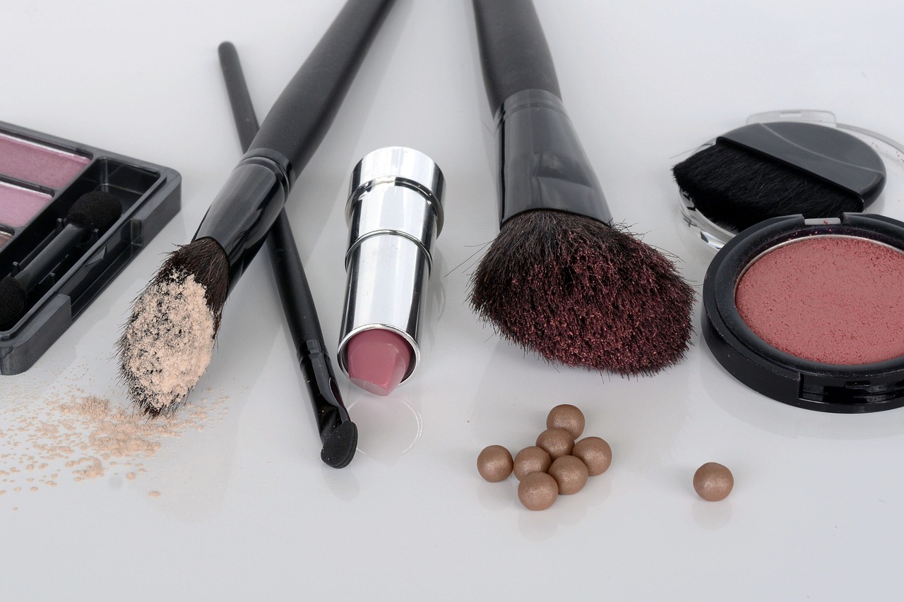 Beauty Hacks: How to Look Your Best in Just 10 Minutes