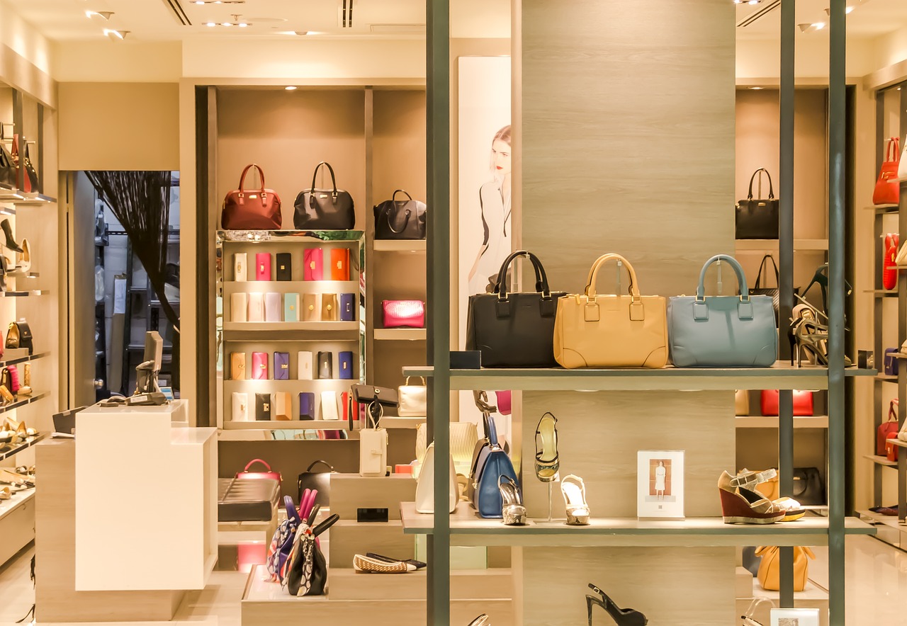 The Intersection of Technology and Fashion: How AI and Virtual Reality Are Changing the Industry